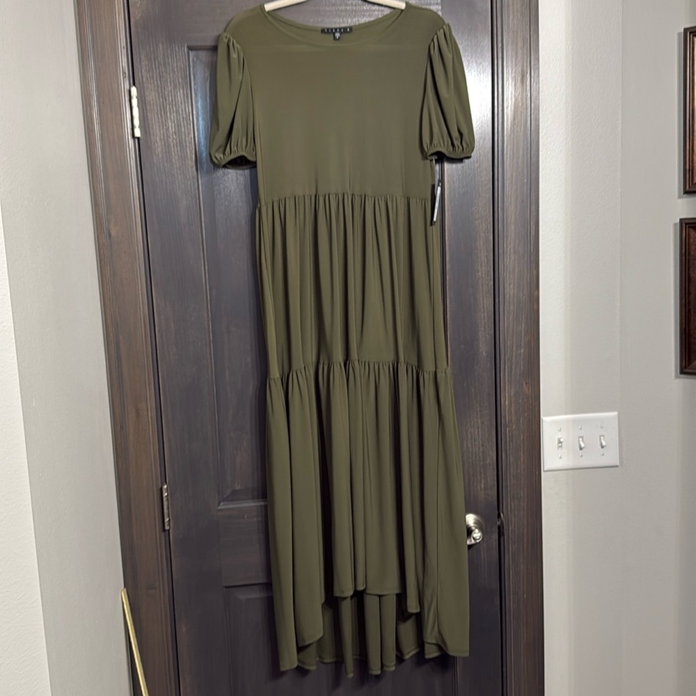 Tiana B. NWT Women's green asymmetrical tiered Dress Size S‎